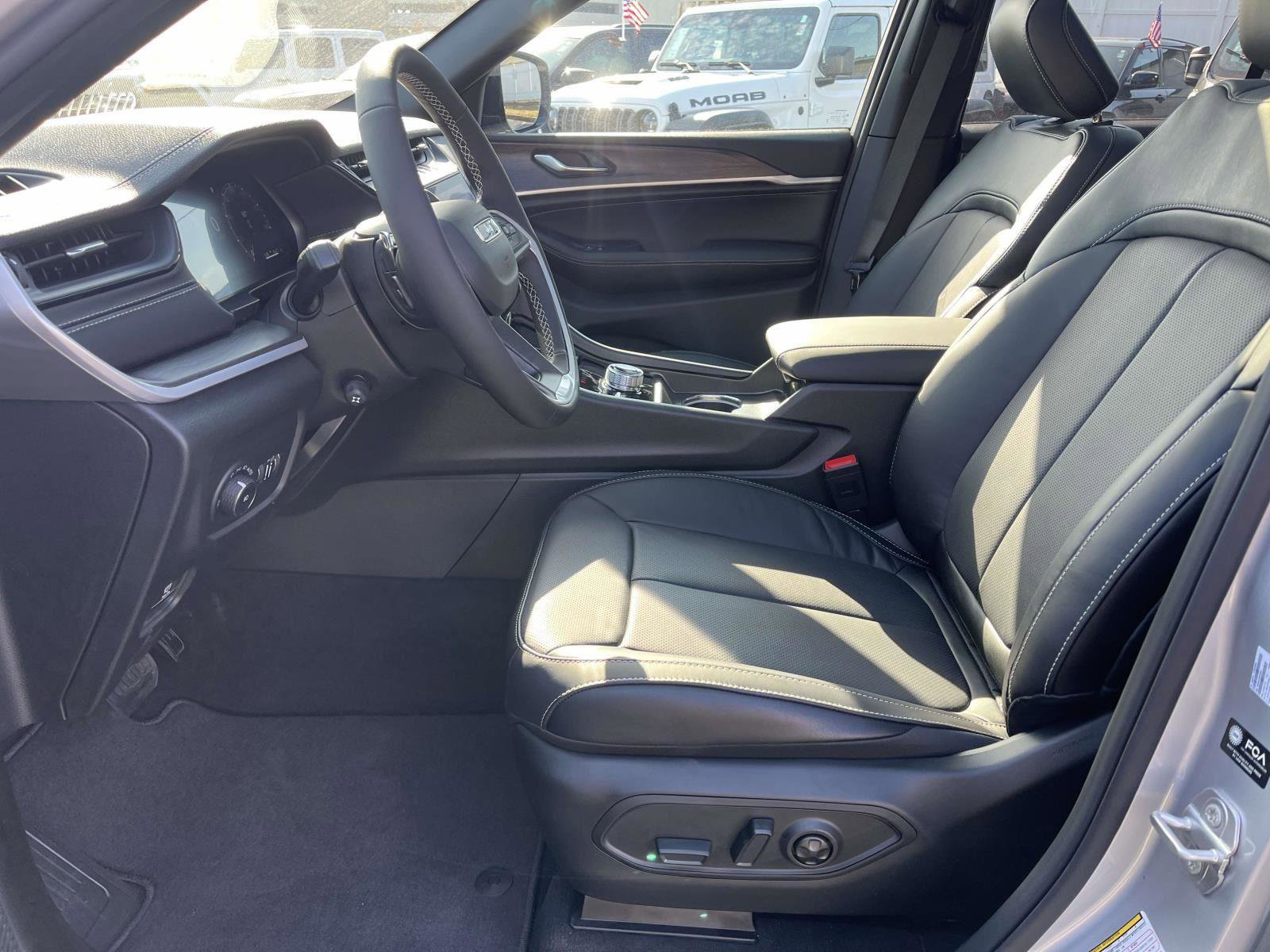 New 2026 Jeep Grand Cherokee Limited Reserve image 7