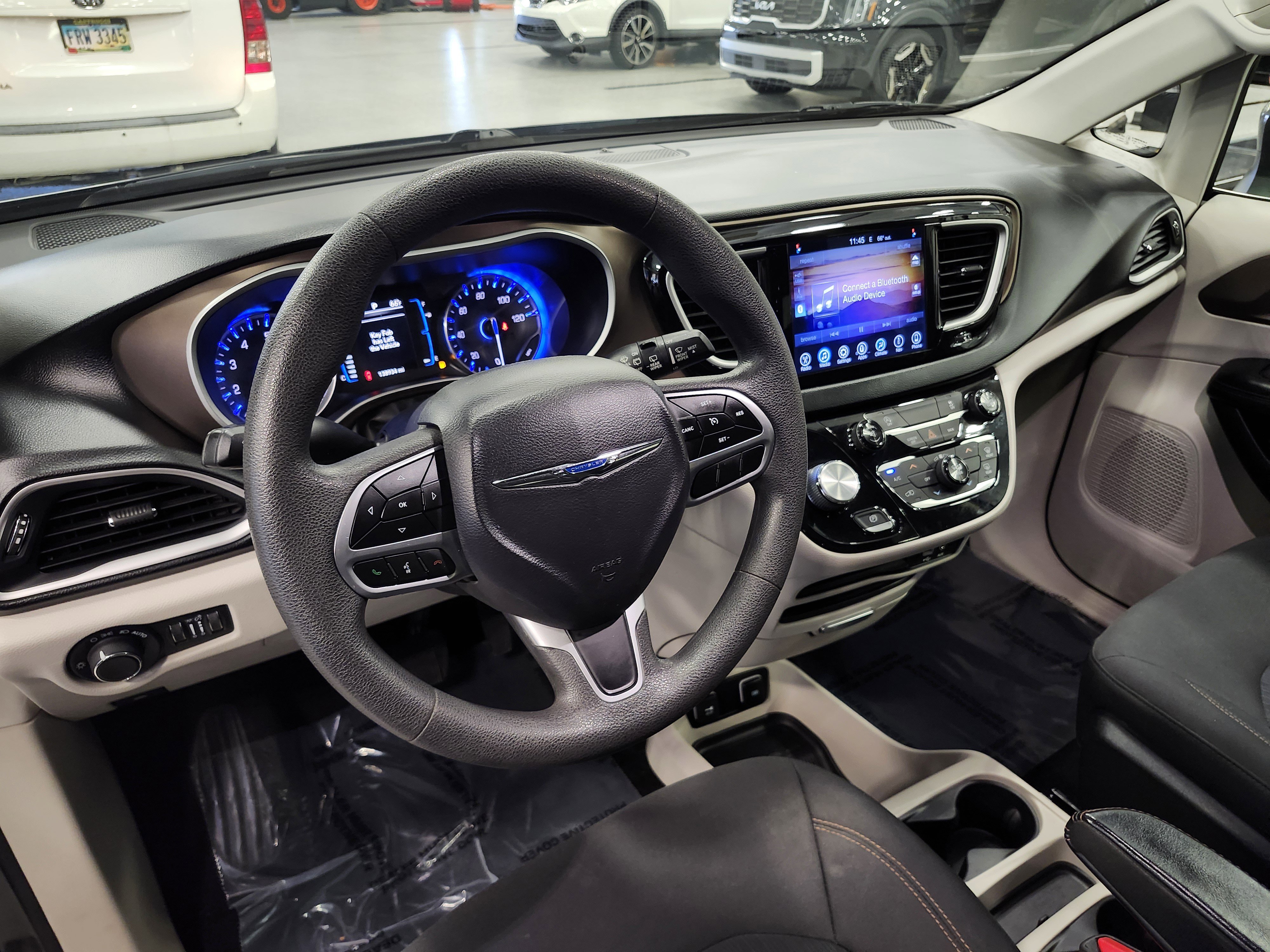 Used 2017 Chrysler Pacifica Touring w/ Tire & Wheel Group image 17