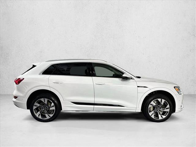 Used 2022 Audi e-tron Premium Plus w/ Premium Plus Package AWD/4WD image 4