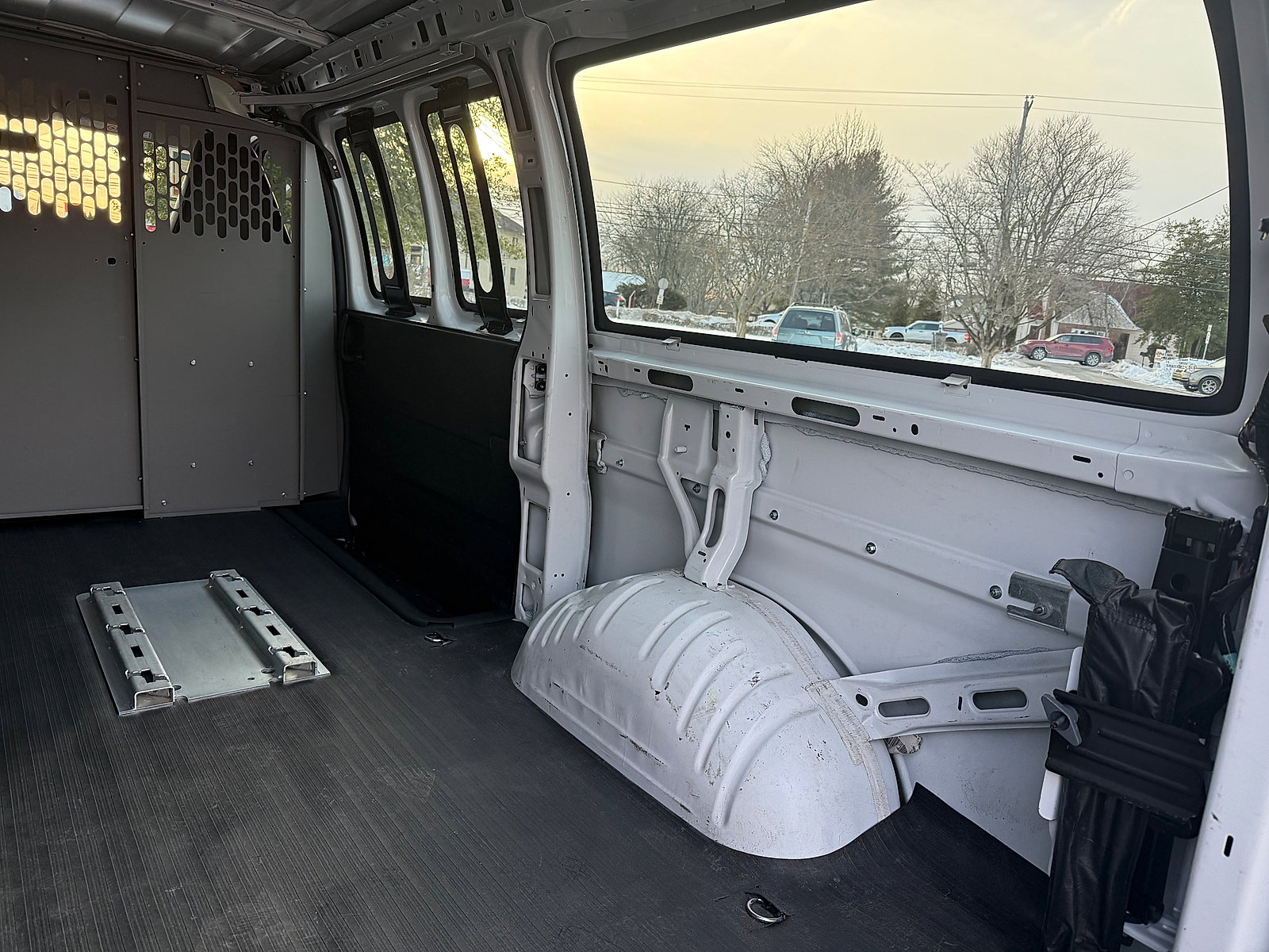 Used 2022 Chevrolet Express 2500 w/ Driver Convenience Package image 12