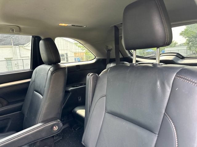 Used 2019 Toyota Highlander XLE AWD/4WD image 15