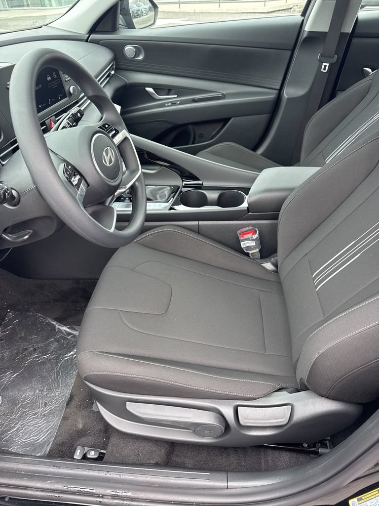 New 2026 Hyundai Elantra Hybrid FWD image 9
