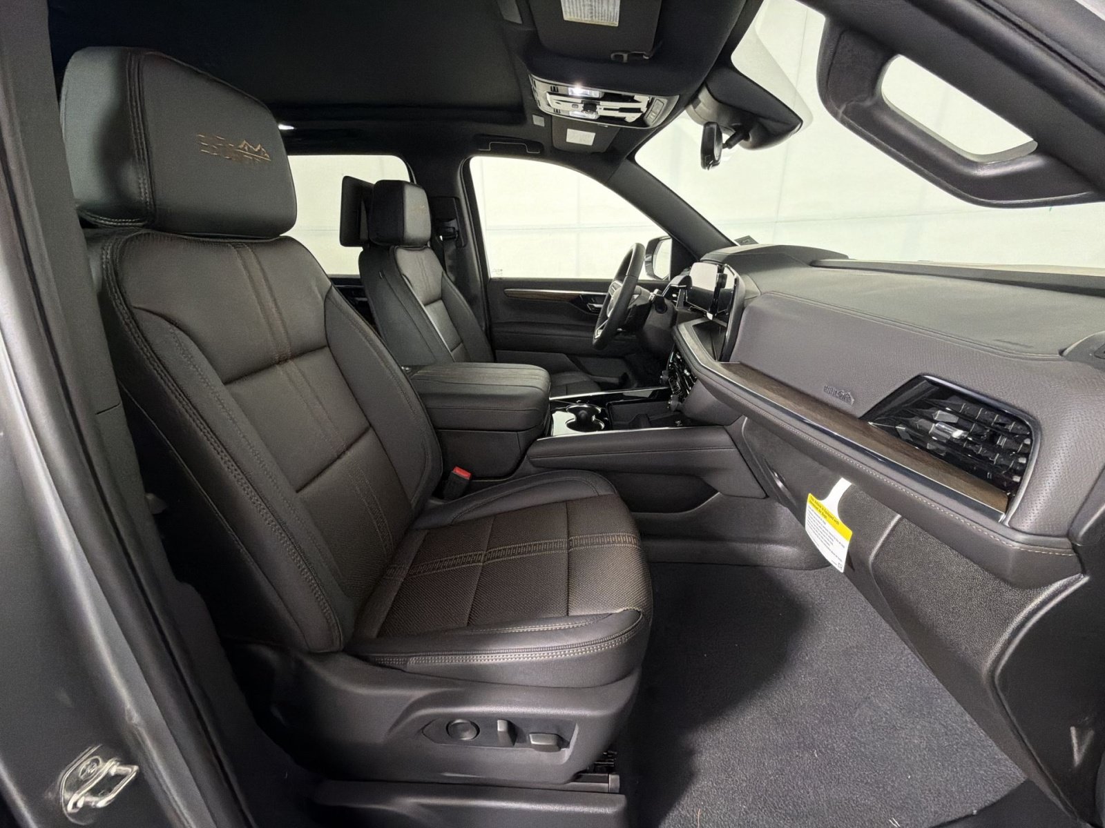 New 2026 Chevrolet Suburban High Country AWD/4WD image 28