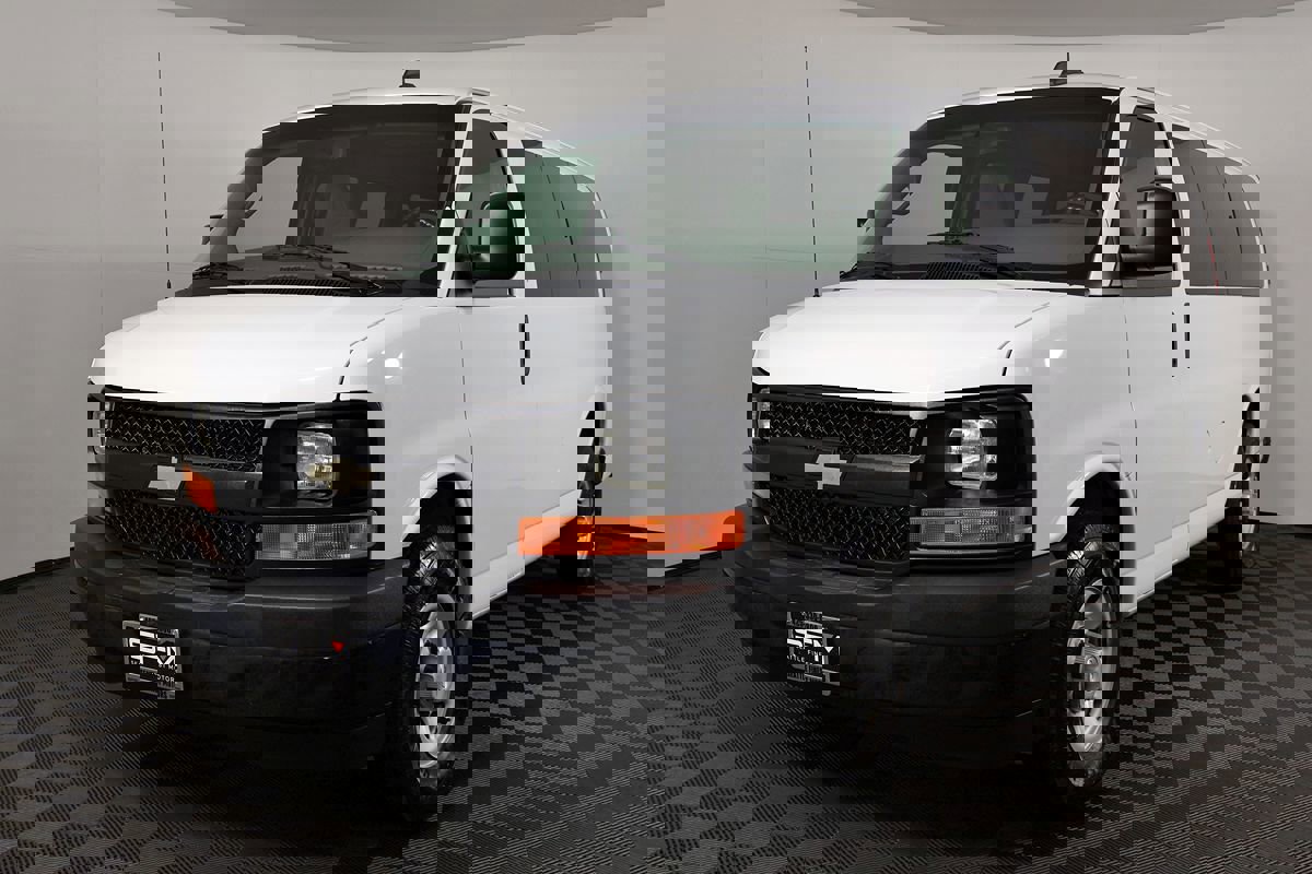 Used 2017 Chevrolet Express 2500 LS RWD image 3