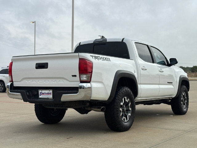 Used 2017 Toyota Tacoma TRD Off-Road AWD/4WD image 9