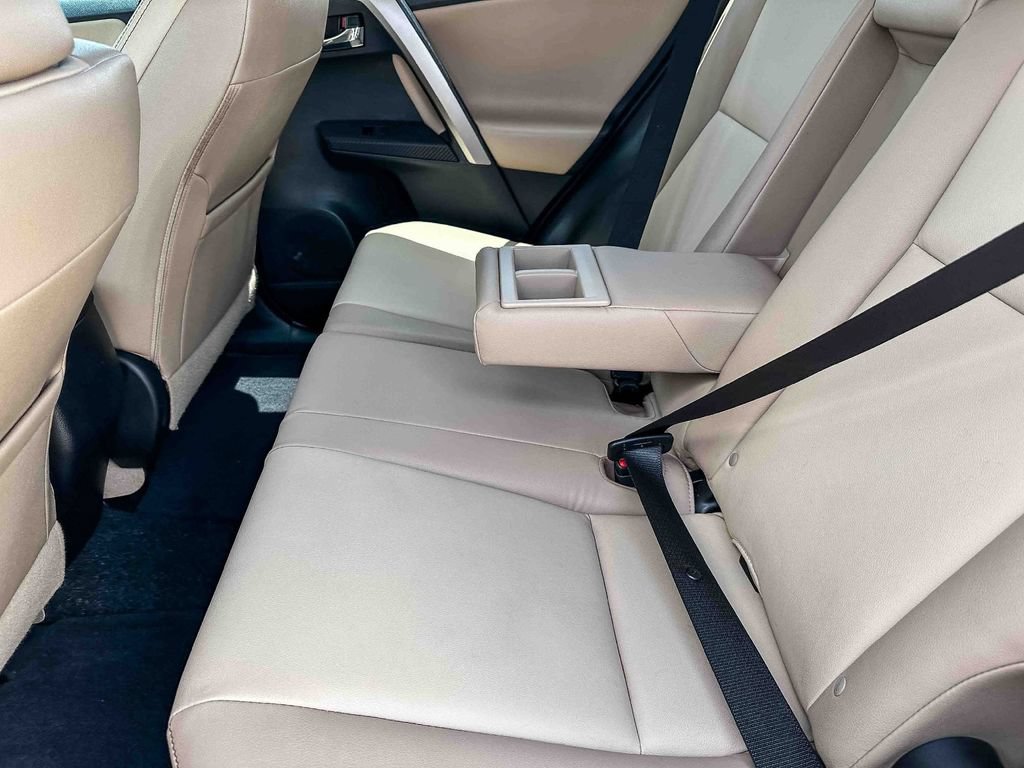 Used 2014 Toyota RAV4 Limited w/ Technology Package FWD image 19