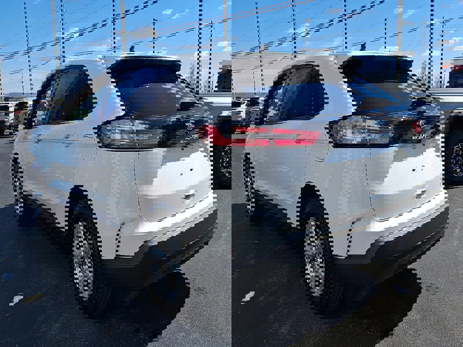 Used 2021 Ford Edge SE image 4