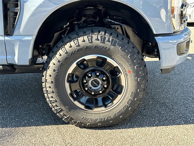New 2026 Ford F350 Platinum w/ Tremor Off-Road Package image 12