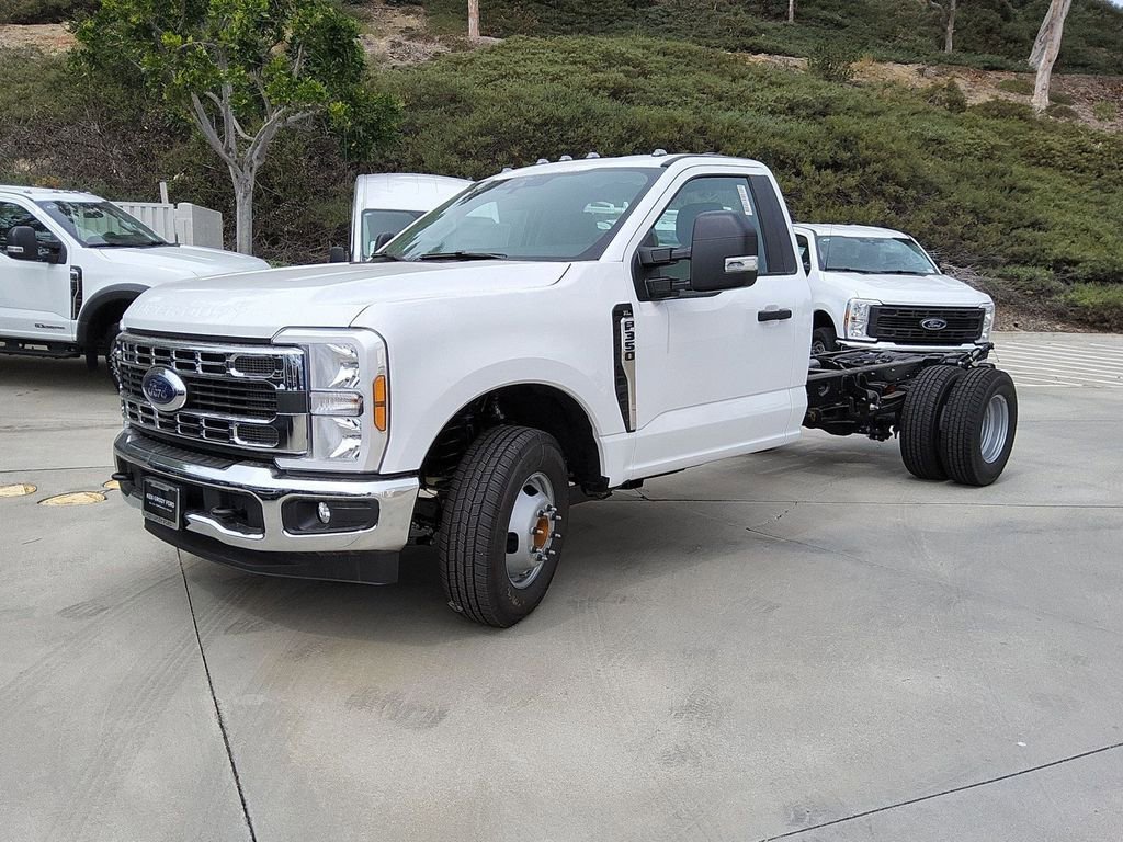 New 2026 Ford F350 XL w/ XL Chrome Package image 3