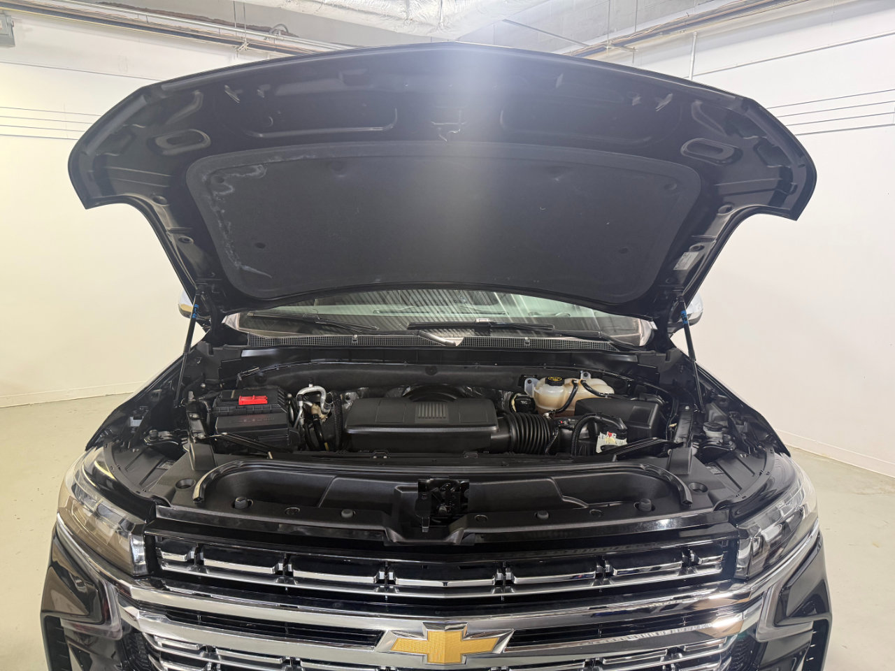 Used 2023 Chevrolet Suburban Premier image 32