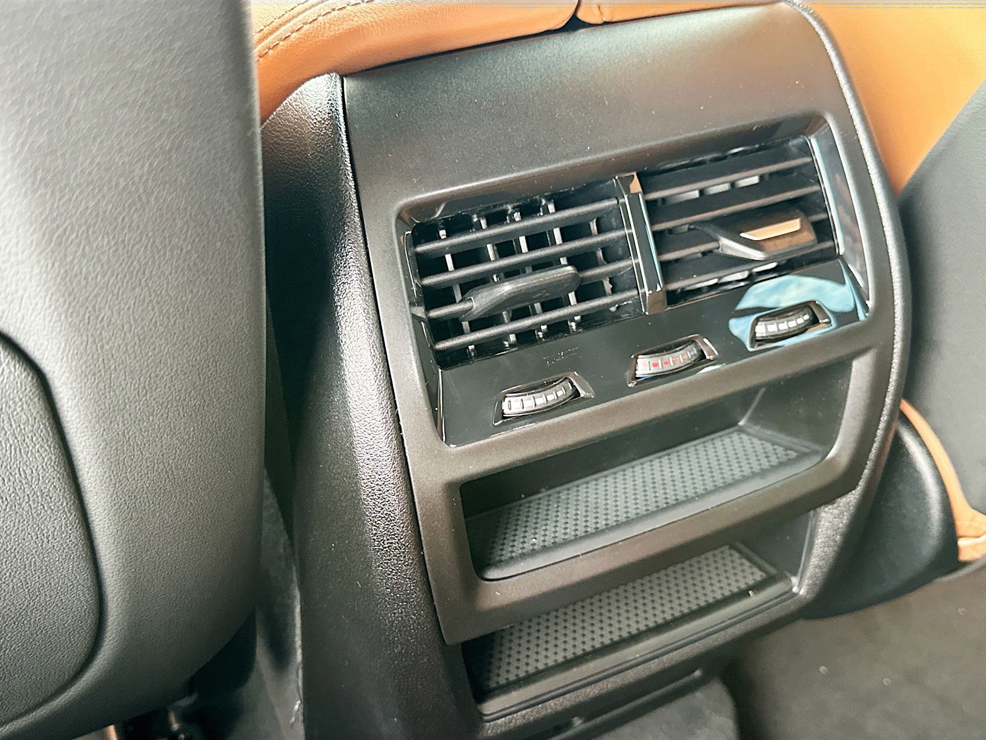 New 2026 BMW X6 xDrive40i w/ Premium Package image 19