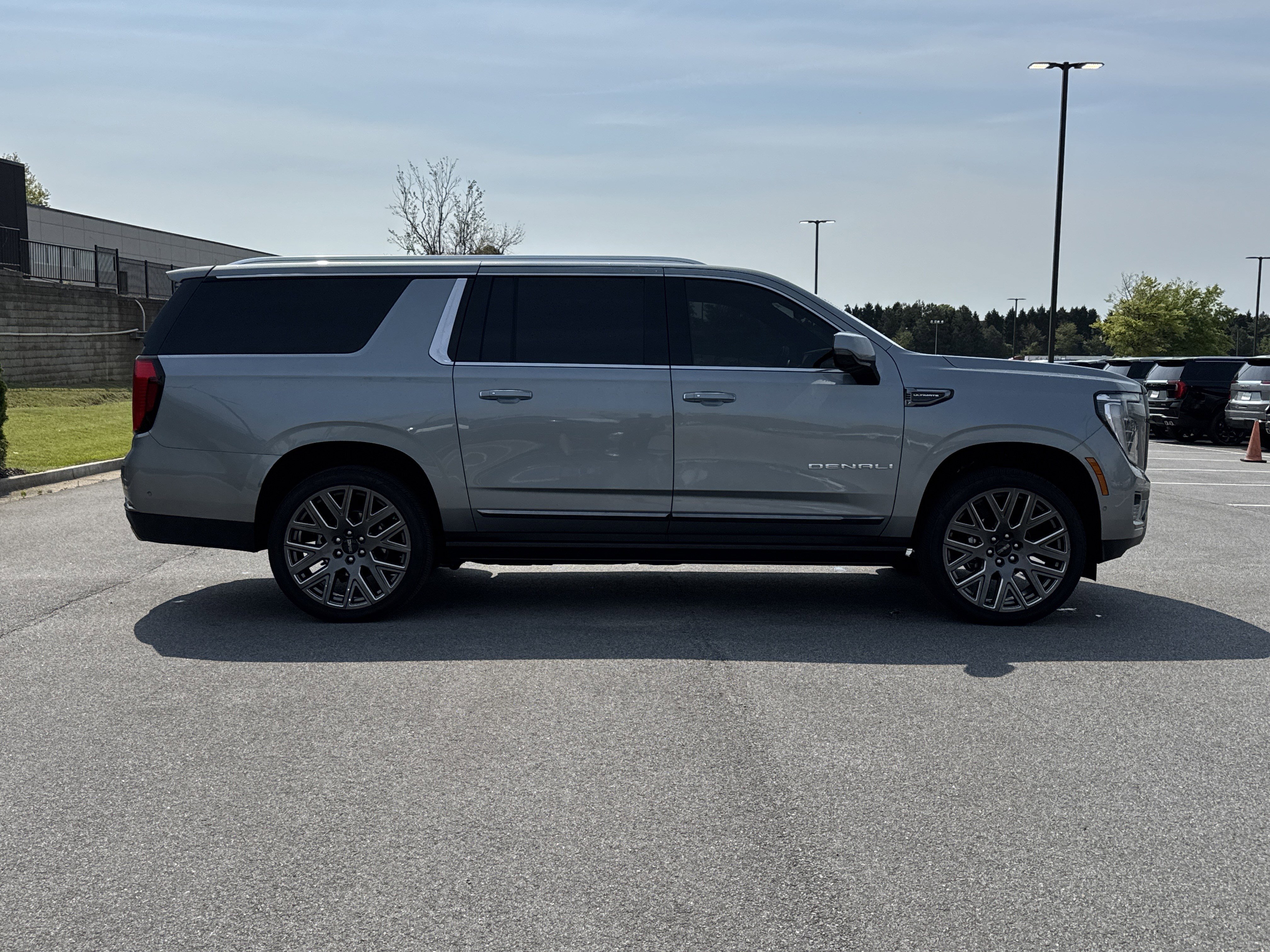 Used 2025 GMC Yukon XL Denali Ultimate image 11