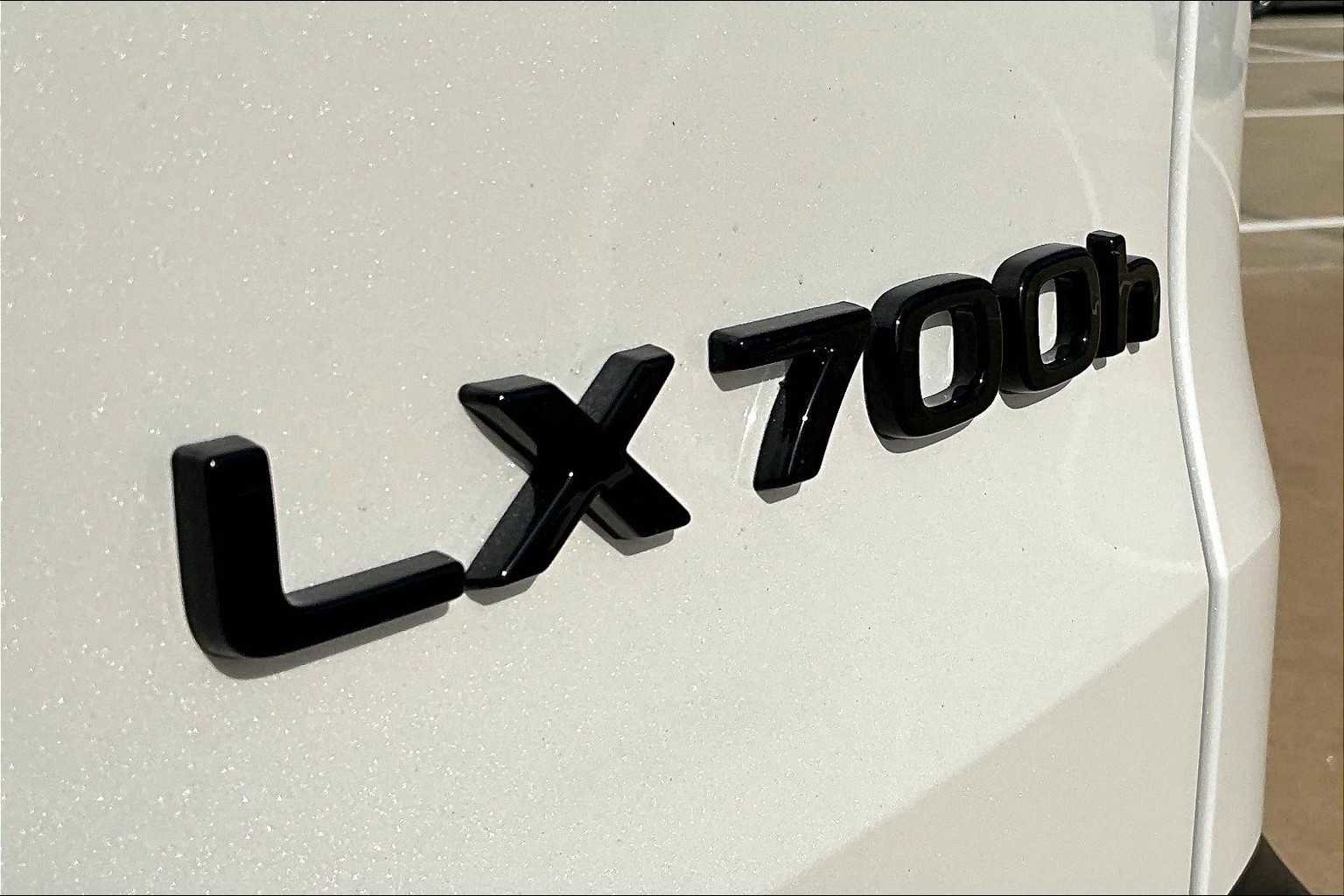 New 2025 Lexus LX 700h Luxury image 15