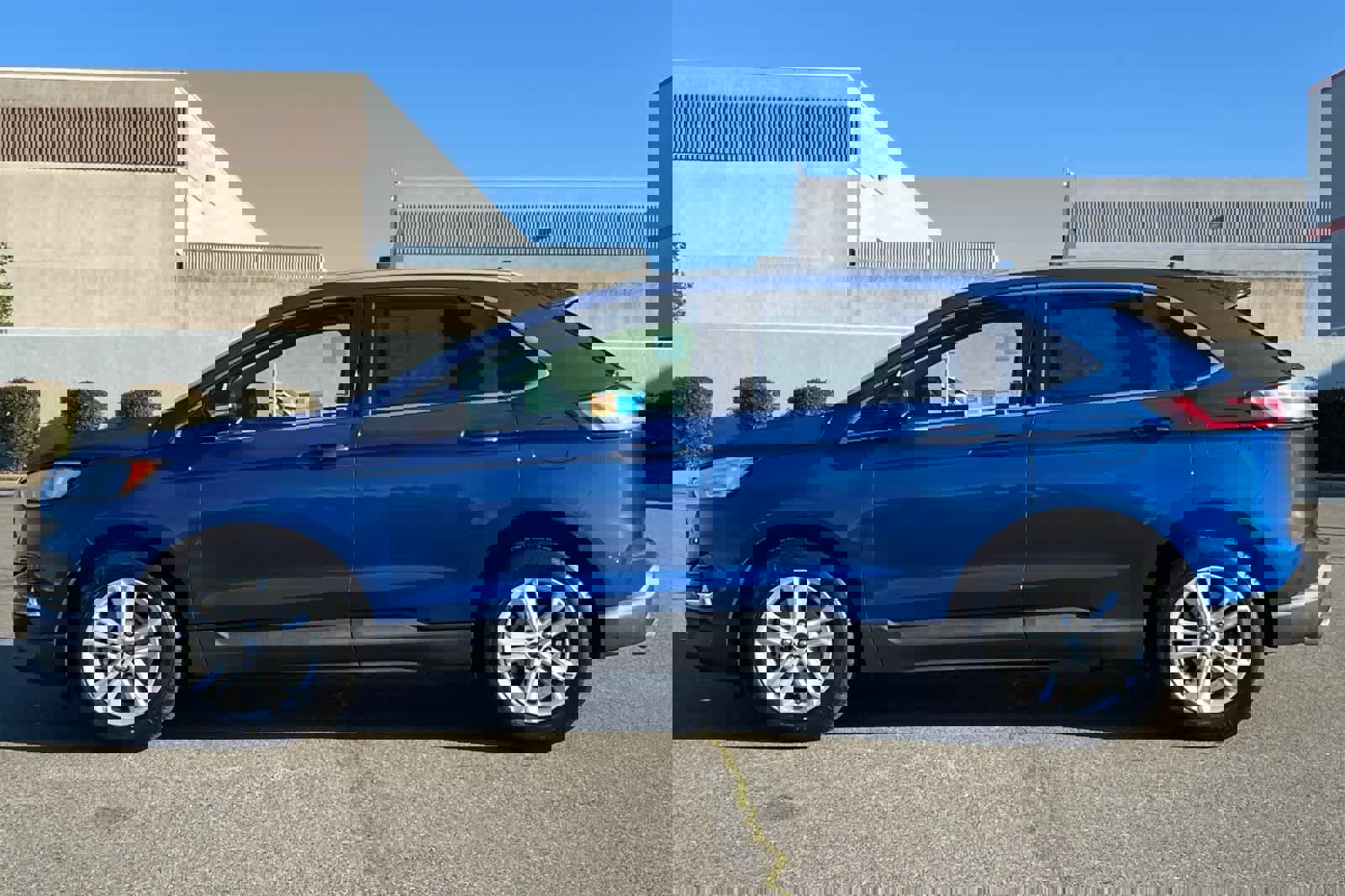 Used 2020 Ford Edge SEL image 9