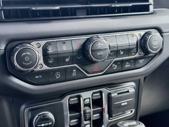 New 2027 Jeep Wrangler Unlimited Sahara AWD/4WD image 14