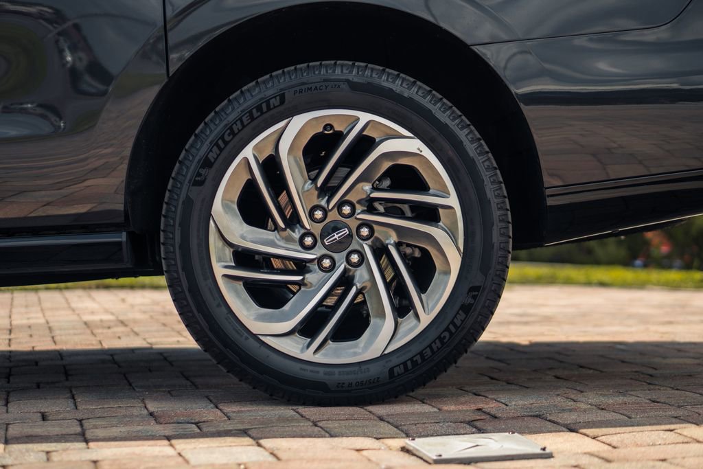 Used 2025 Lincoln Navigator L Reserve image 16