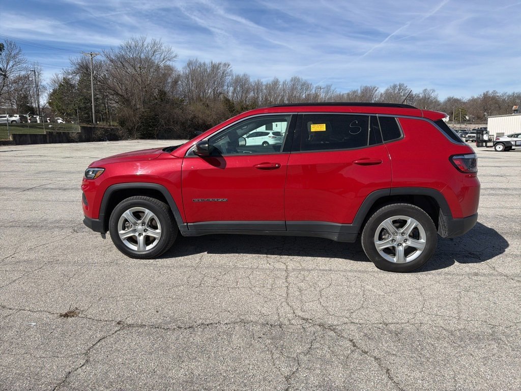 Used 2023 Jeep Compass Latitude image 10