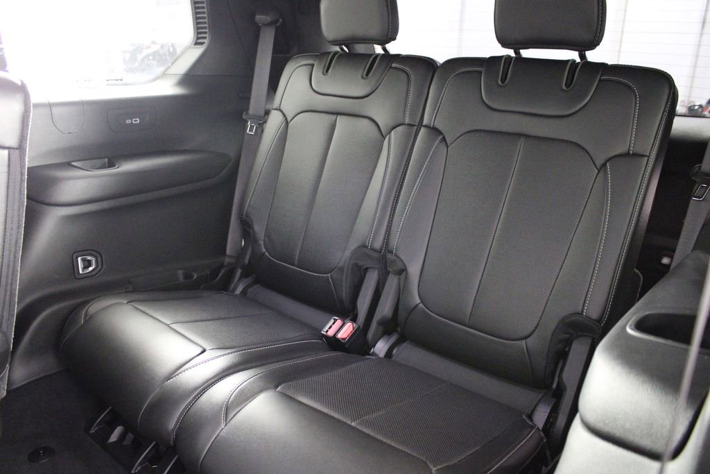 Used 2024 Jeep Grand Cherokee L Limited w/ Luxury Tech Group II image 16