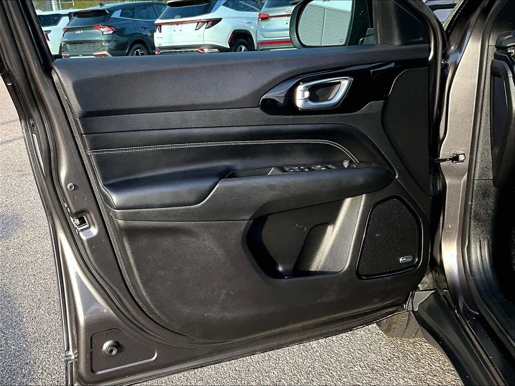Used 2022 Jeep Compass Latitude w/ Sun and Sound Group AWD/4WD image 9