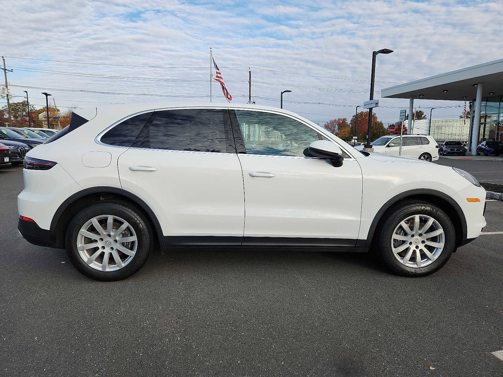 Used 2022 Porsche Cayenne Platinum Edition image 7