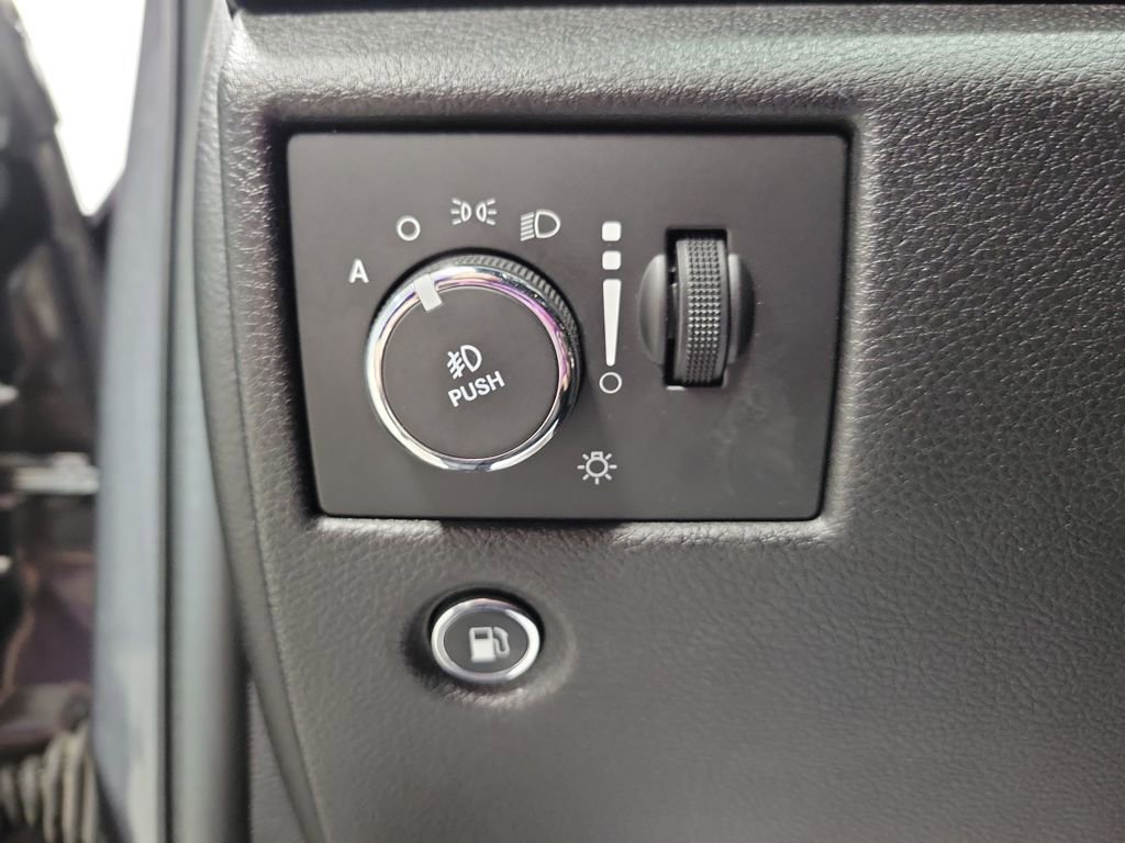 Used 2016 Jeep Grand Cherokee Laredo 75th Anniversary AWD/4WD image 38