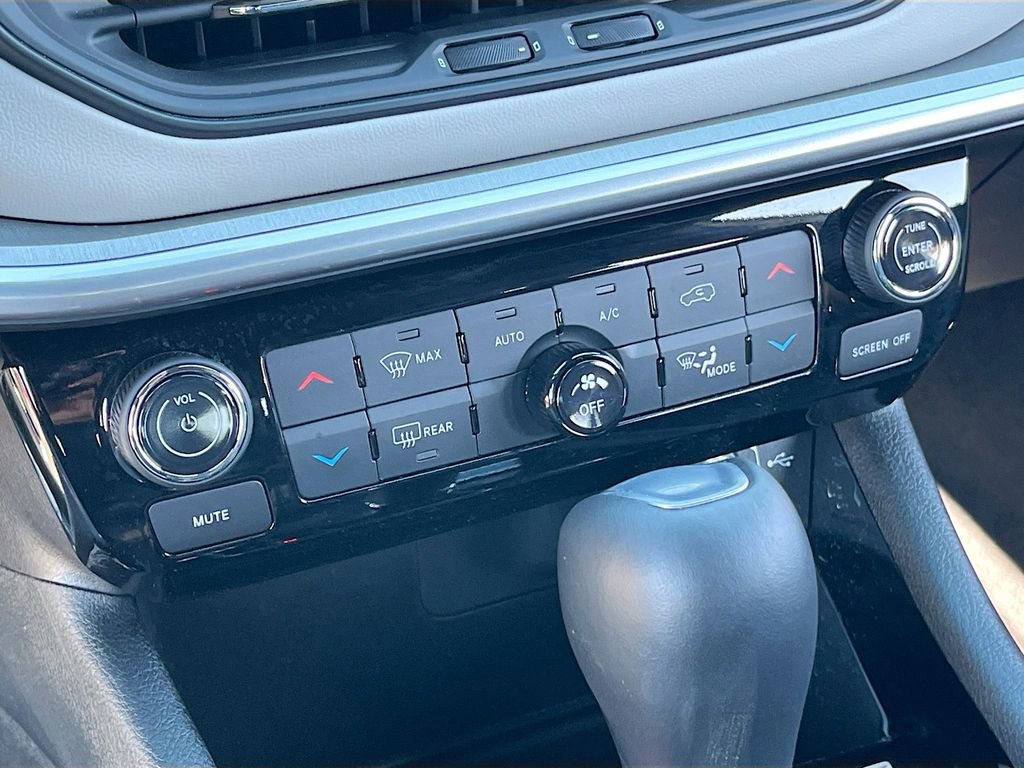 Certified 2025 Jeep Compass Limited image 15