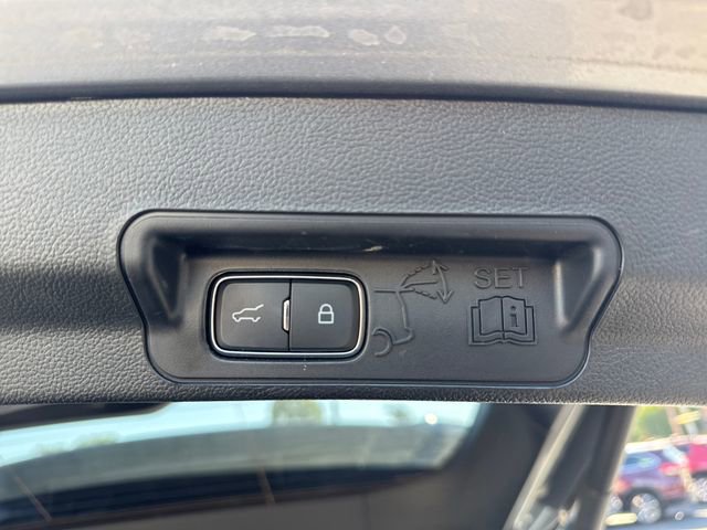 Used 2023 Ford Explorer XLT image 27