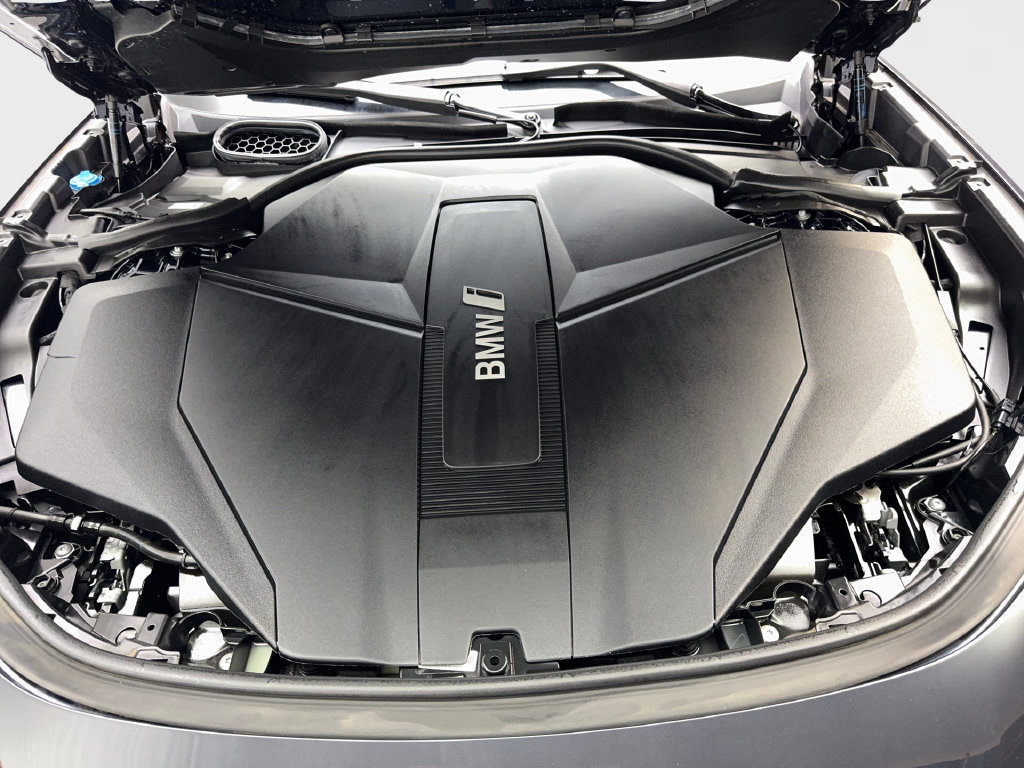 Used 2024 BMW i7 xDrive60 w/ Executive Package AWD/4WD image 73
