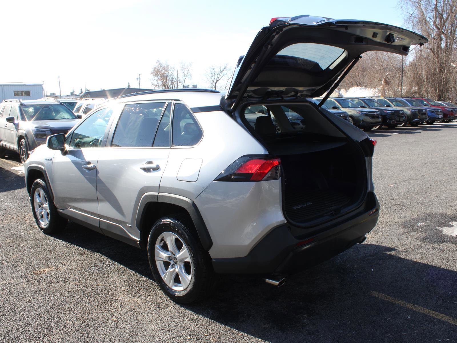 Used 2021 Toyota RAV4 XLE w/ Convenience Package image 7