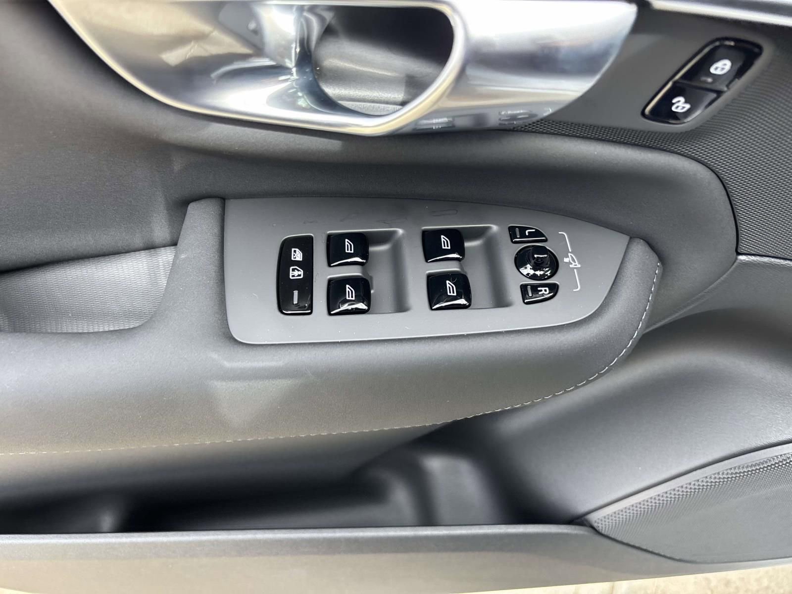 New 2026 Volvo XC90 B6 Plus w/ Protection Package Premier image 14