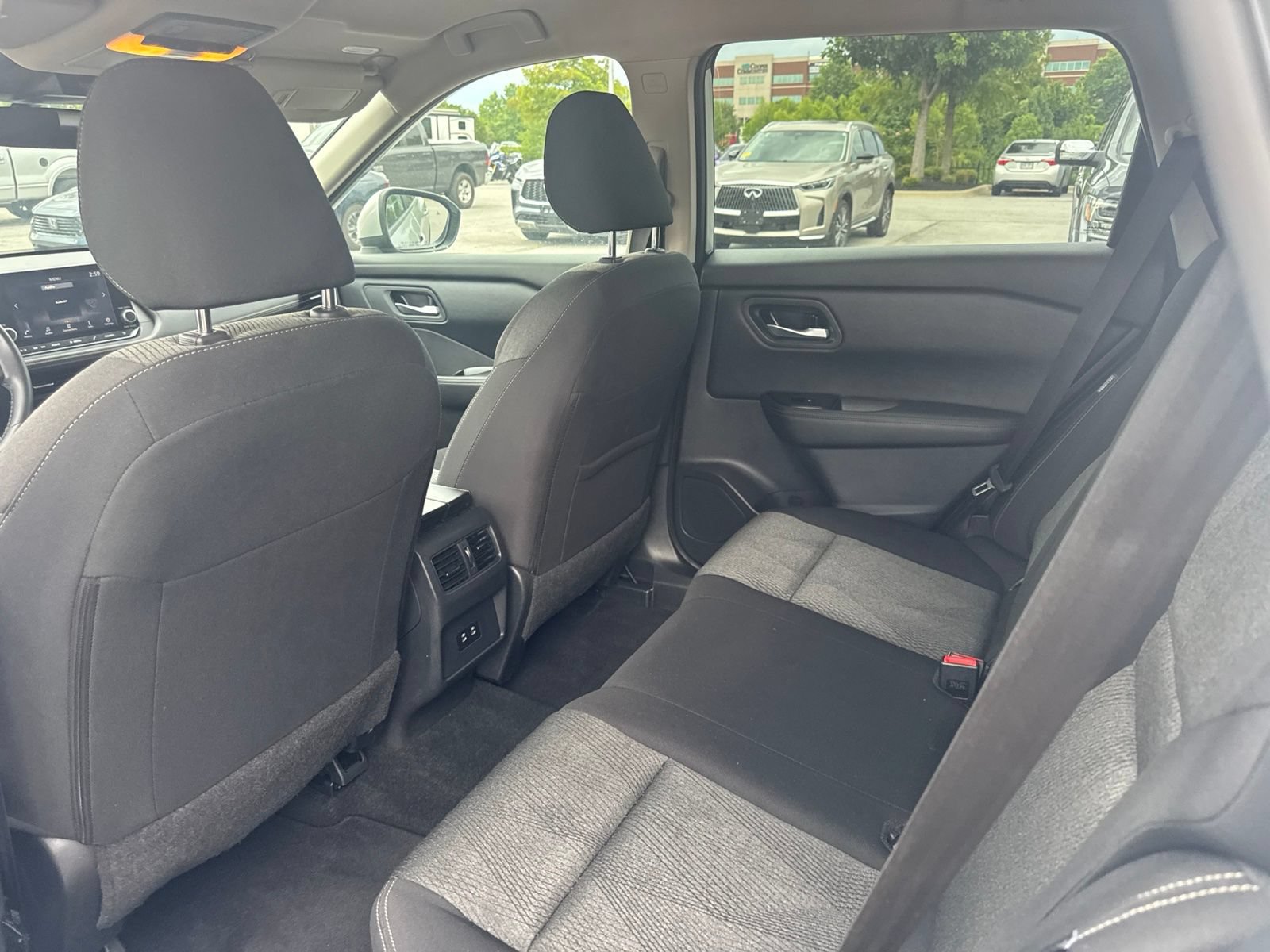 Used 2025 Nissan Rogue SV FWD image 11