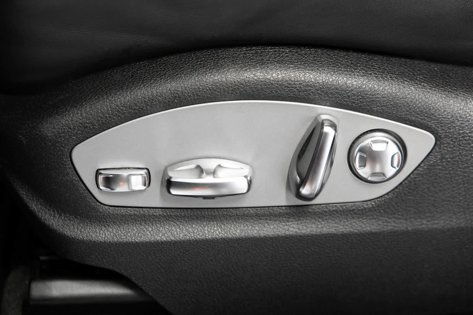 Certified 2022 Porsche Macan AWD/4WD image 19