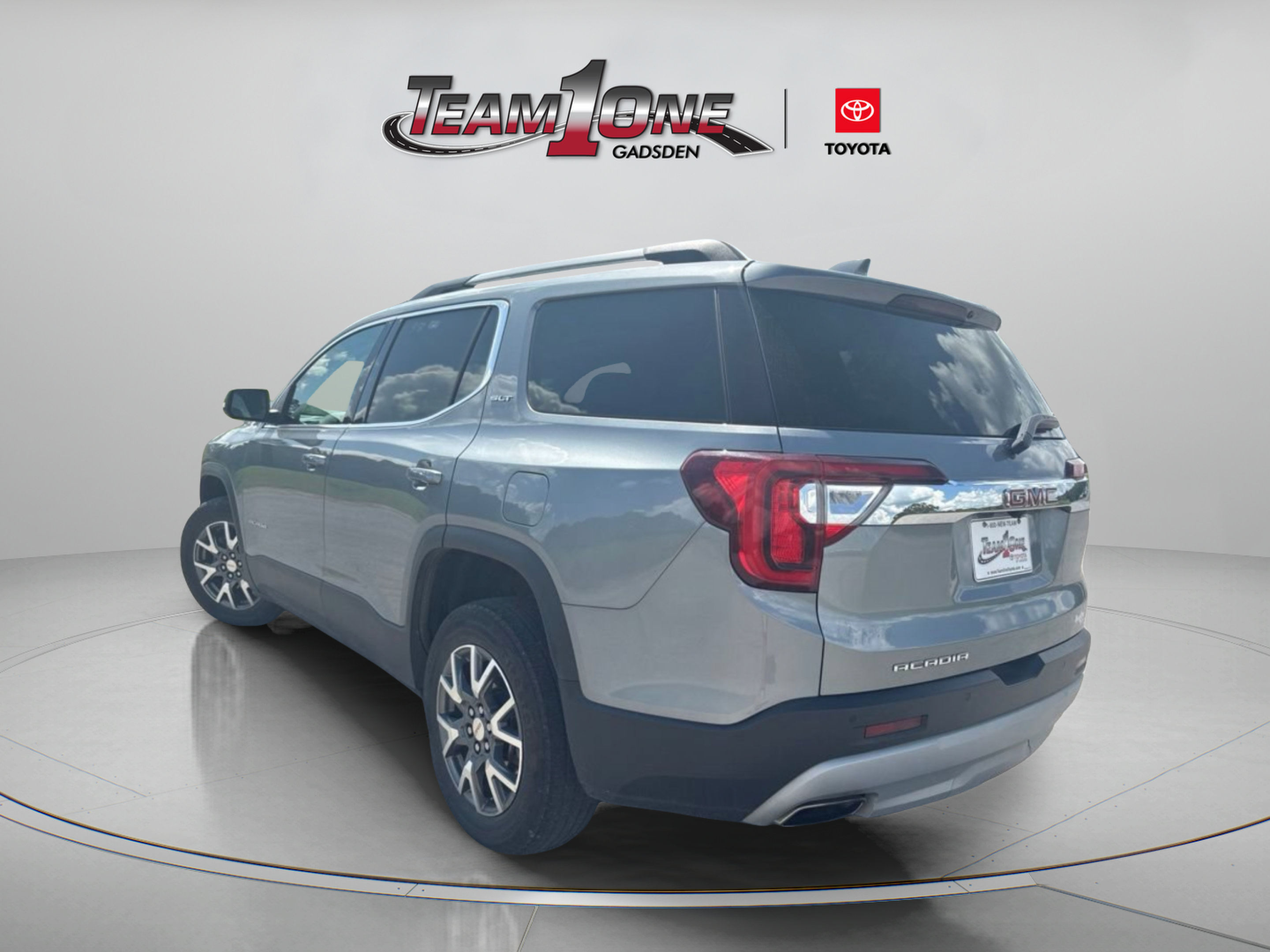 Used 2023 GMC Acadia SLT w/ Preferred Package FWD image 6