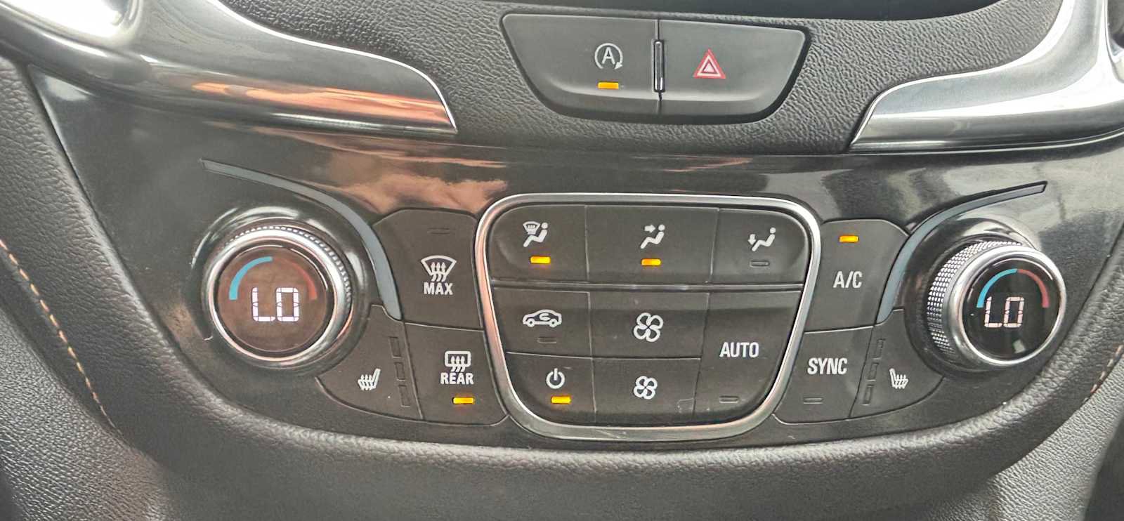 Used 2024 Chevrolet Equinox Premier image 27