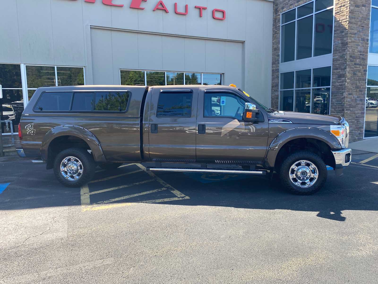 Used 2016 Ford F250 XLT w/ XLT Premium Package AWD/4WD image 13