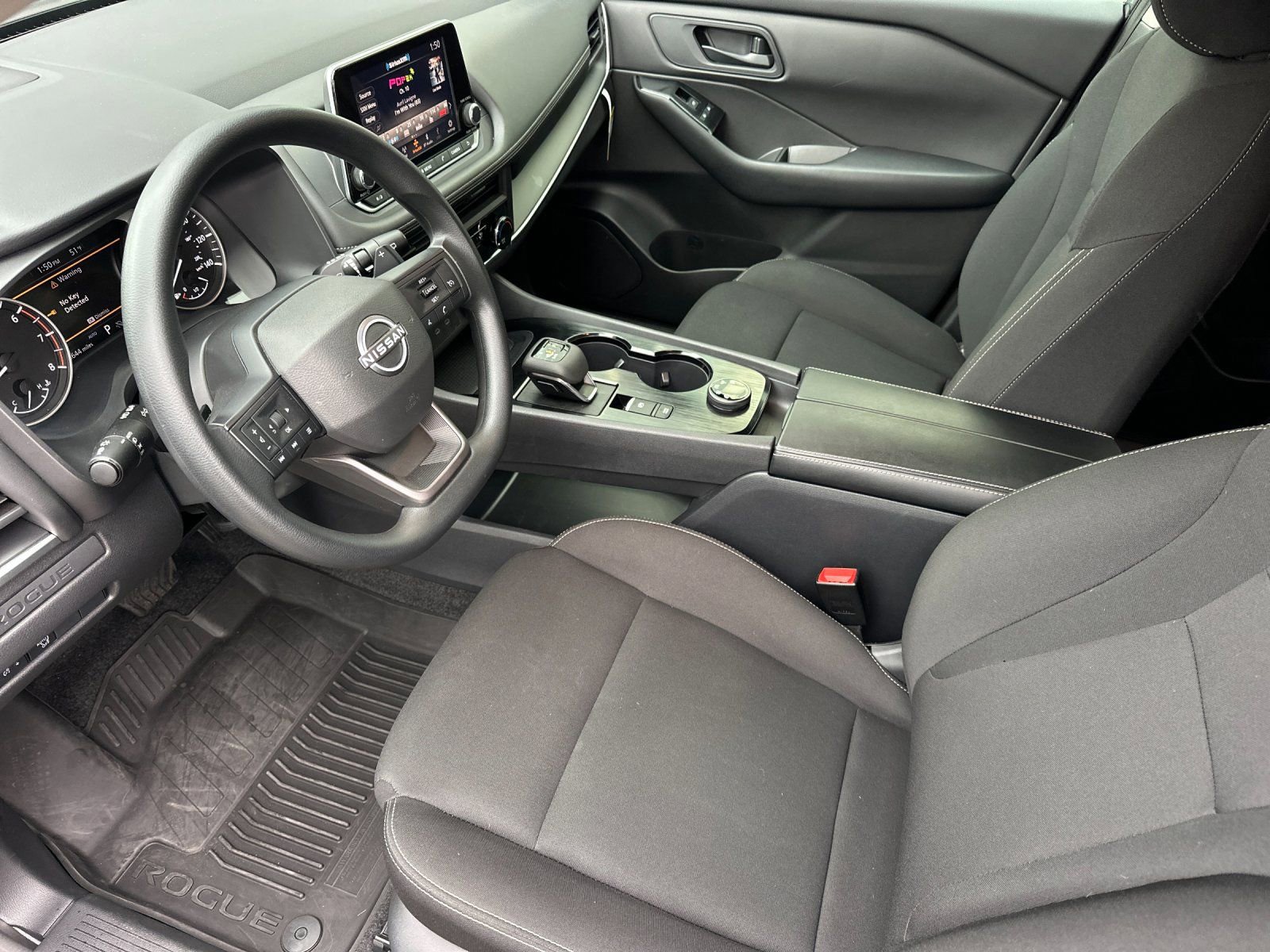 Used 2025 Nissan Rogue S image 9