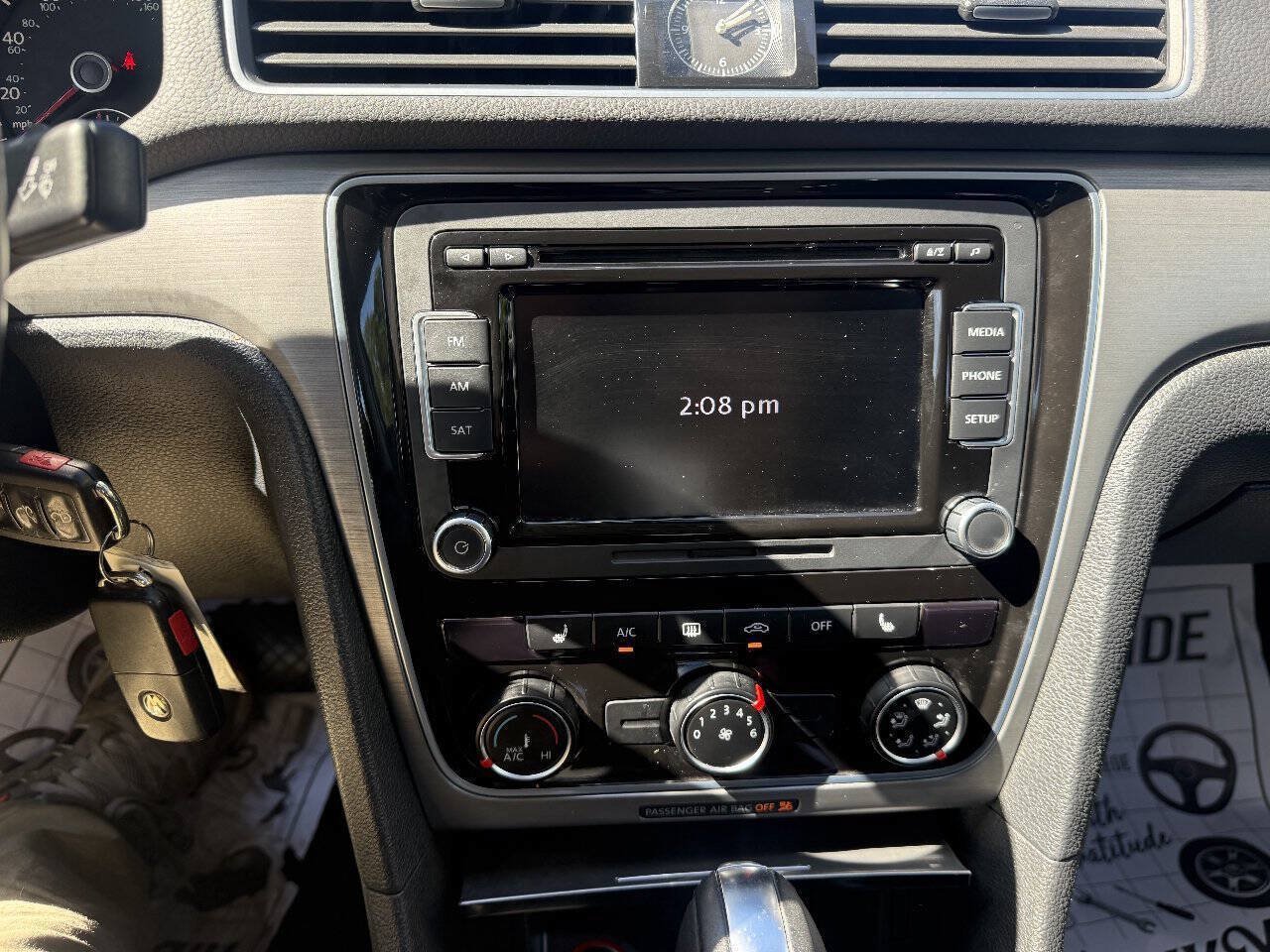 Used 2014 Volkswagen Passat 1.8T SE FWD image 16