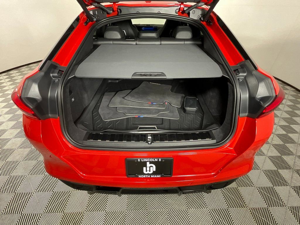 Used 2025 BMW X6 M Competition w/ Executive Package image 27