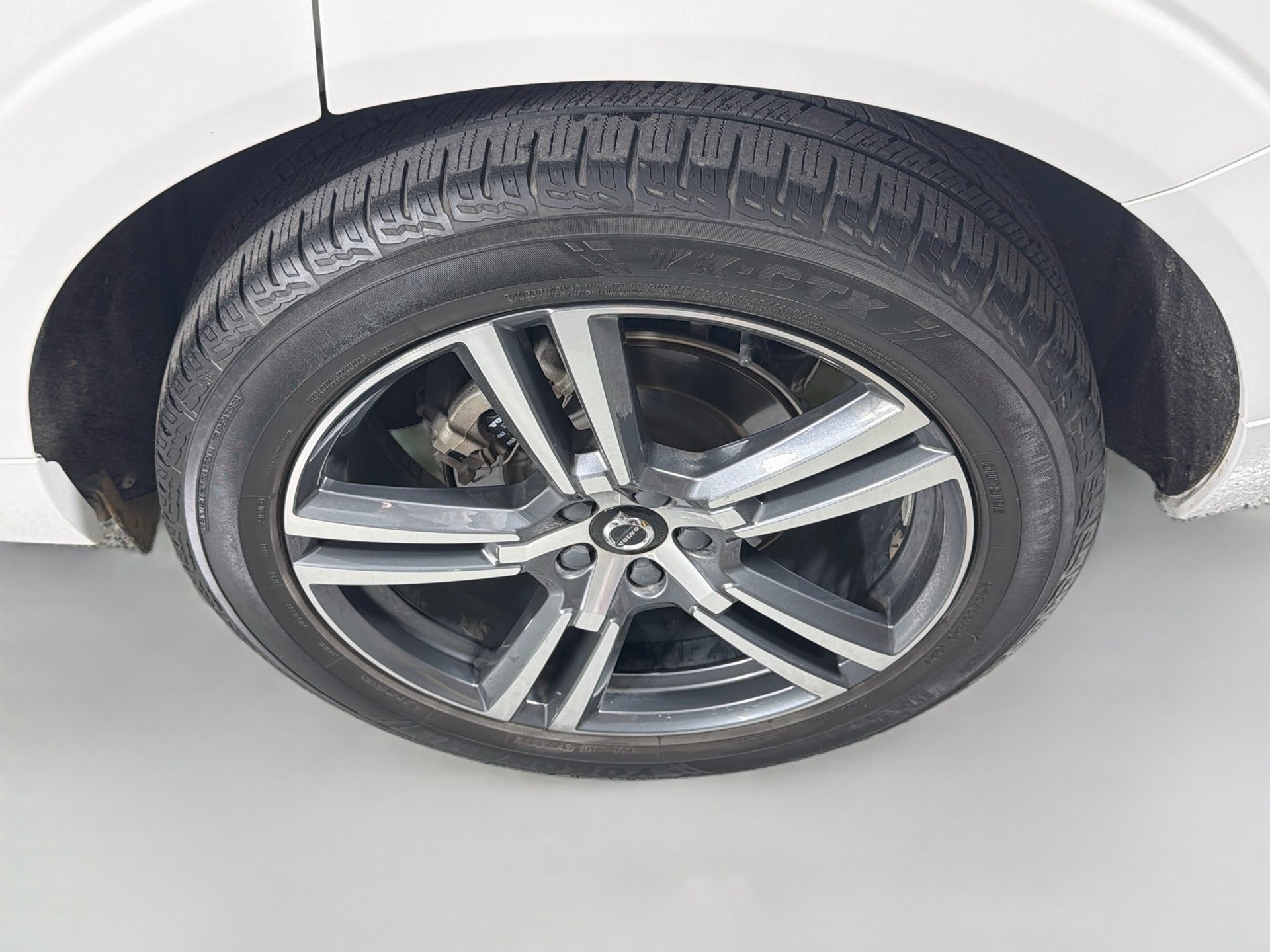 Used 2021 Volvo XC60 T5 Momentum w/ Premium Package FWD image 31