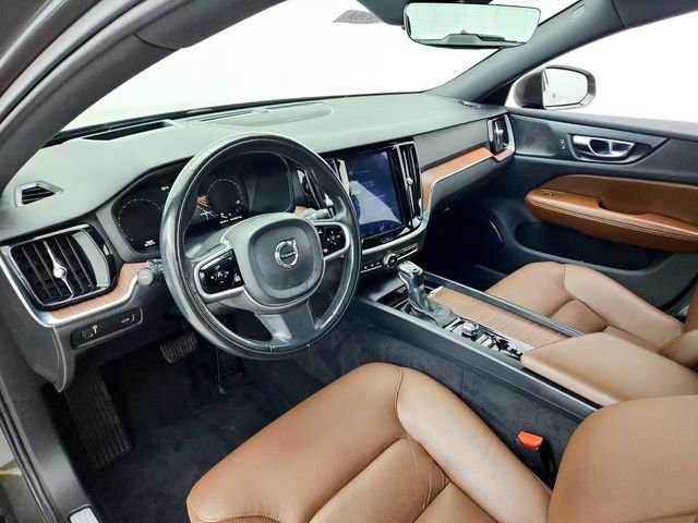 Used 2020 Volvo V60 T5 Momentum w/ Protection Package image 16
