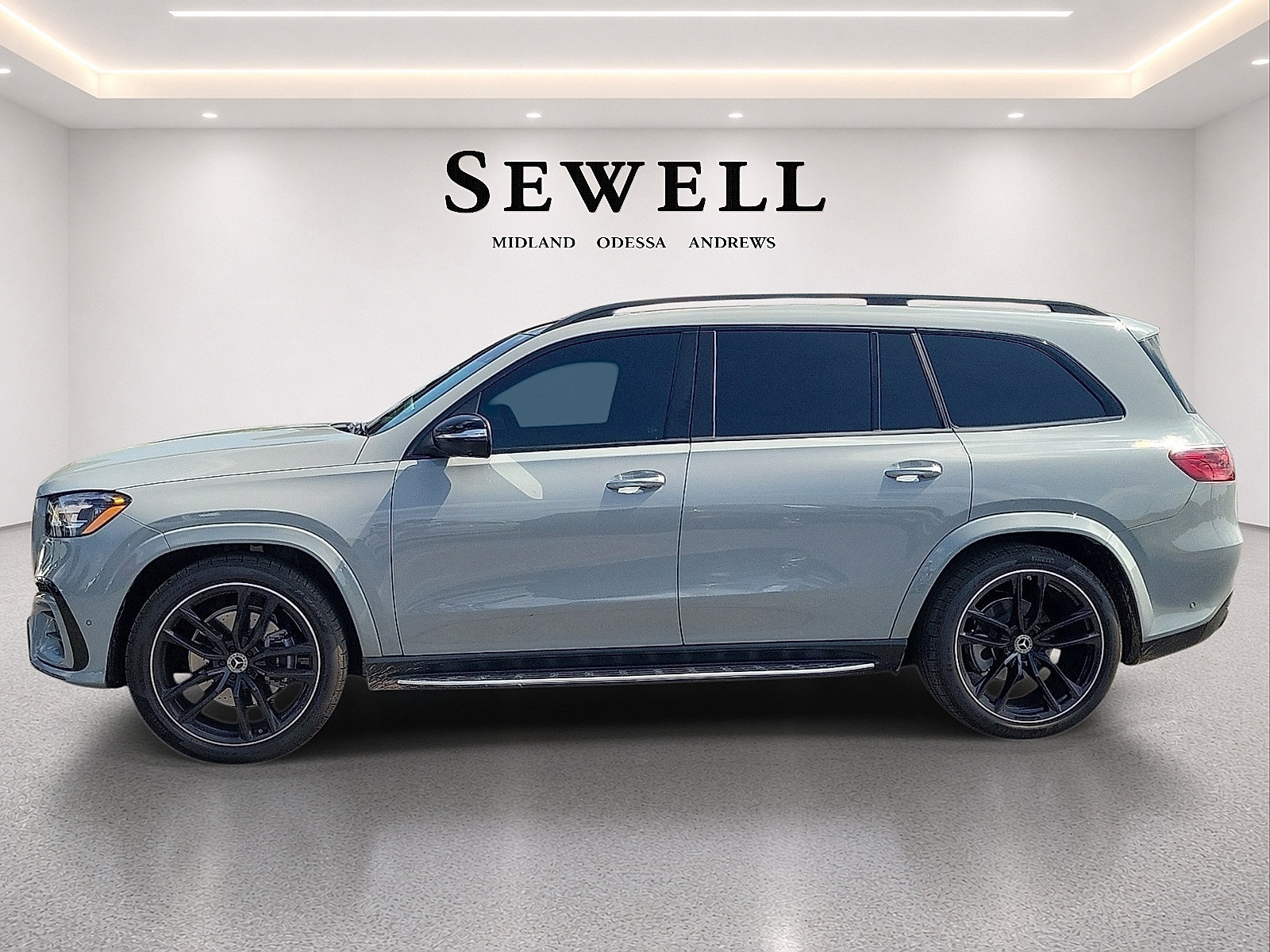 Used 2026 Mercedes-Benz GLS 450 4MATIC image 2