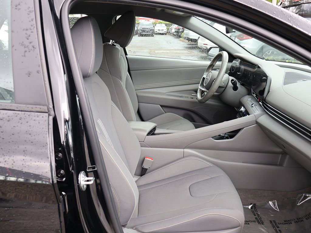 Used 2023 Hyundai Elantra SEL w/ Convenience Package FWD image 28