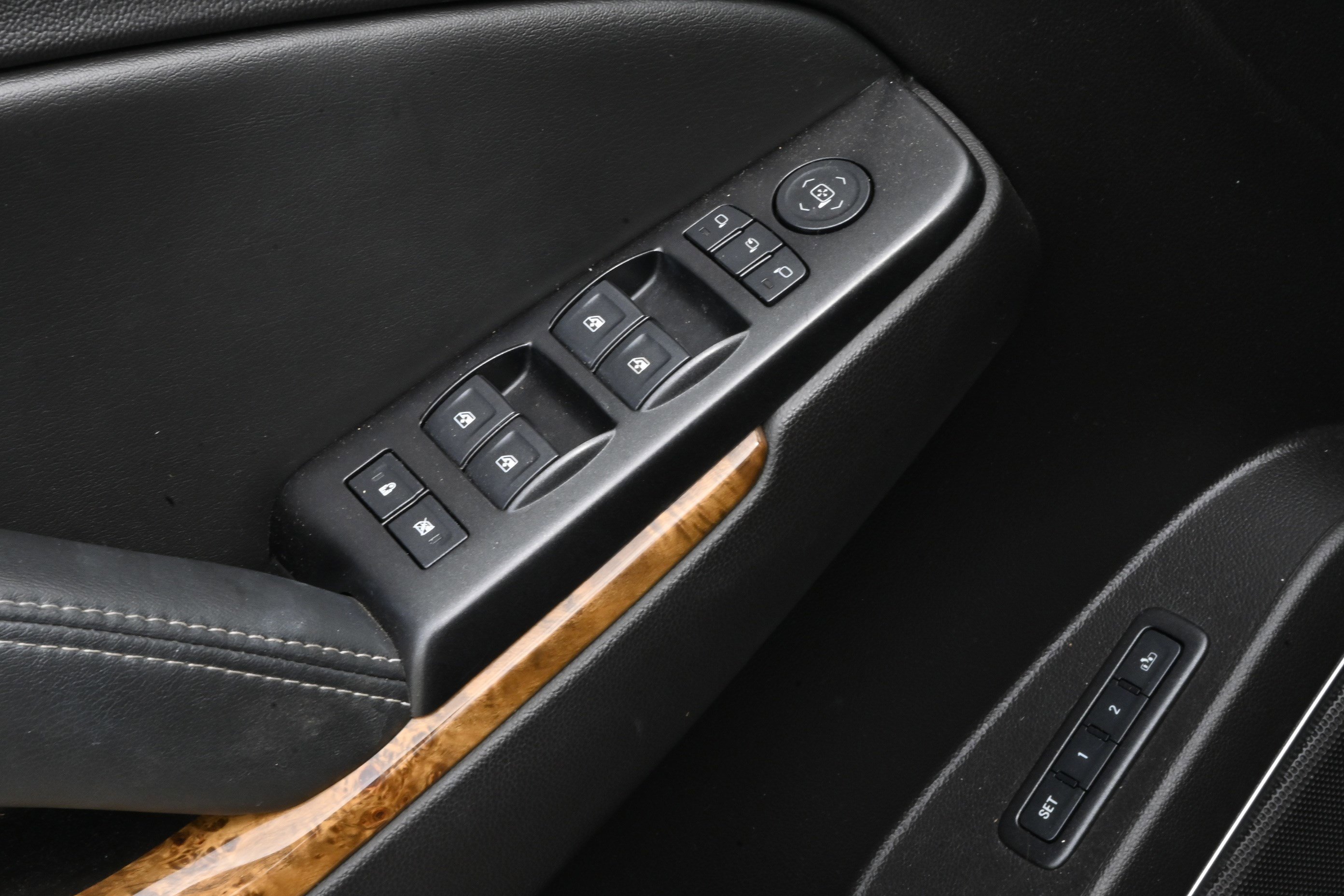 Used 2016 GMC Yukon Denali w/ Open Road Package image 29