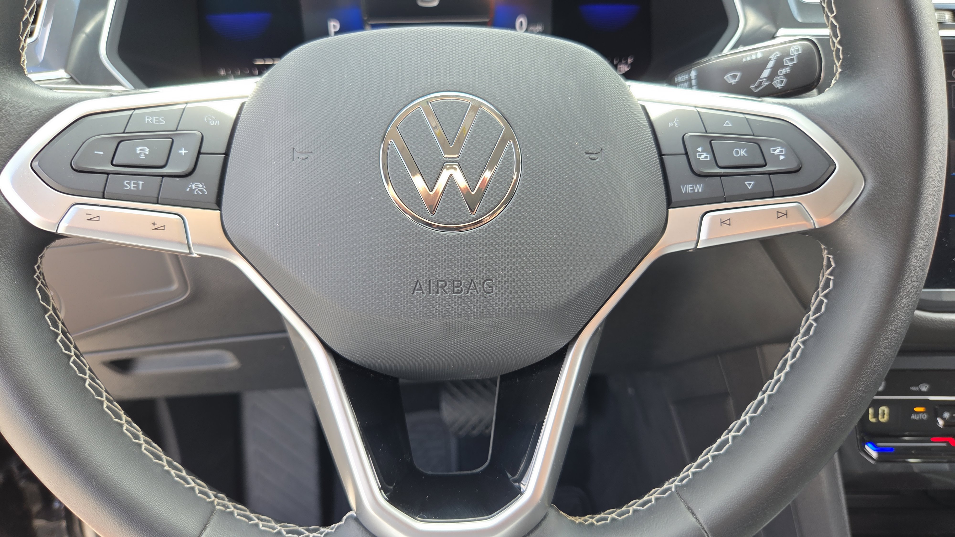 Used 2022 Volkswagen Tiguan SE image 26