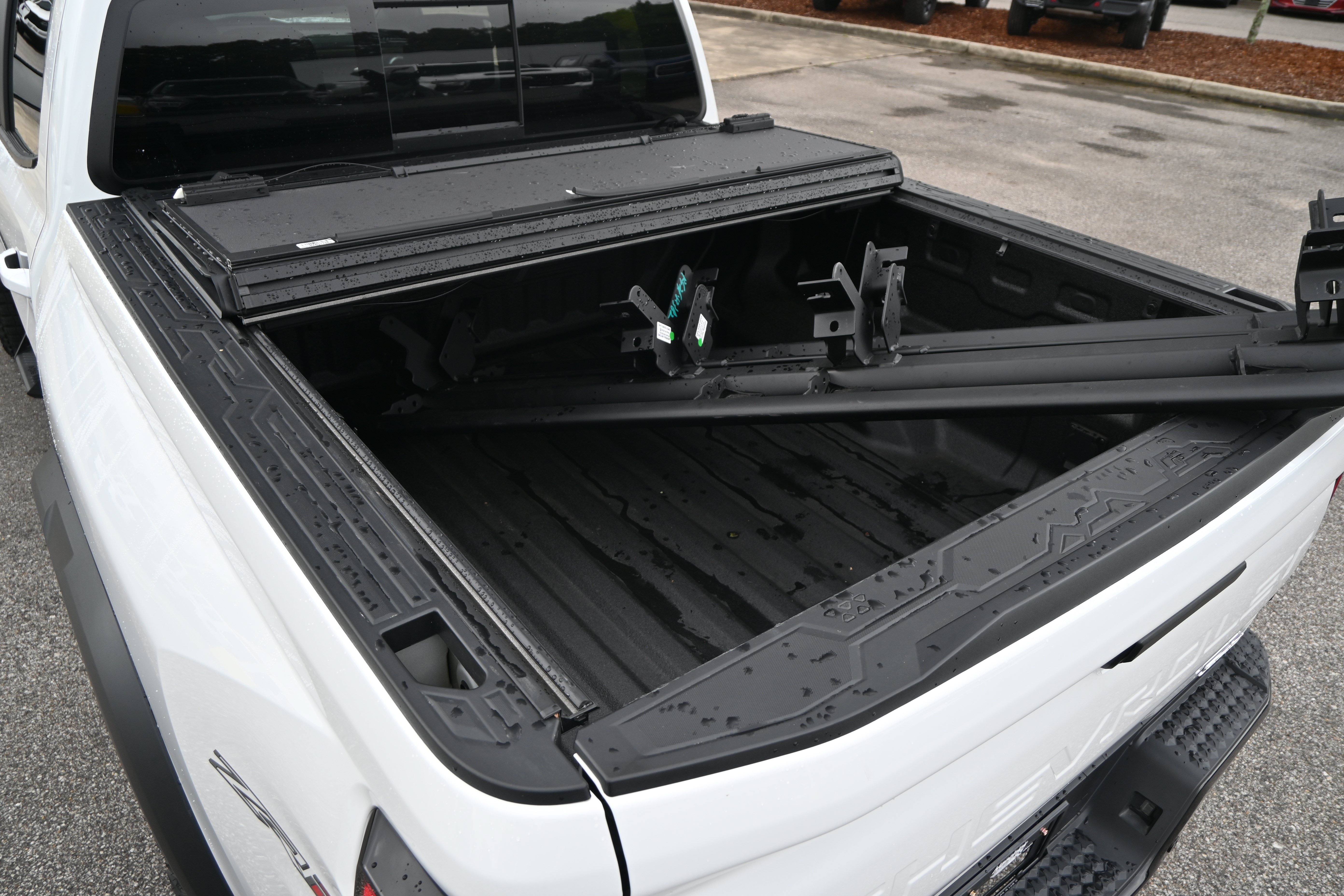 Used 2024 Chevrolet Colorado ZR2 w/ ZR2 Convenience Package III AWD/4WD image 34