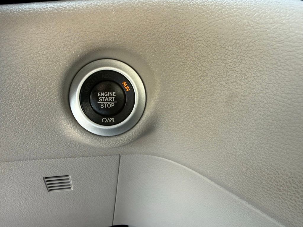 Used 2022 Chrysler Voyager LX FWD image 34