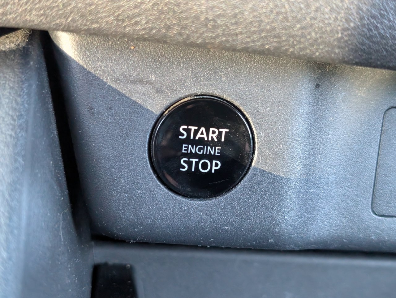 Used 2024 Nissan Rogue SV FWD image 18