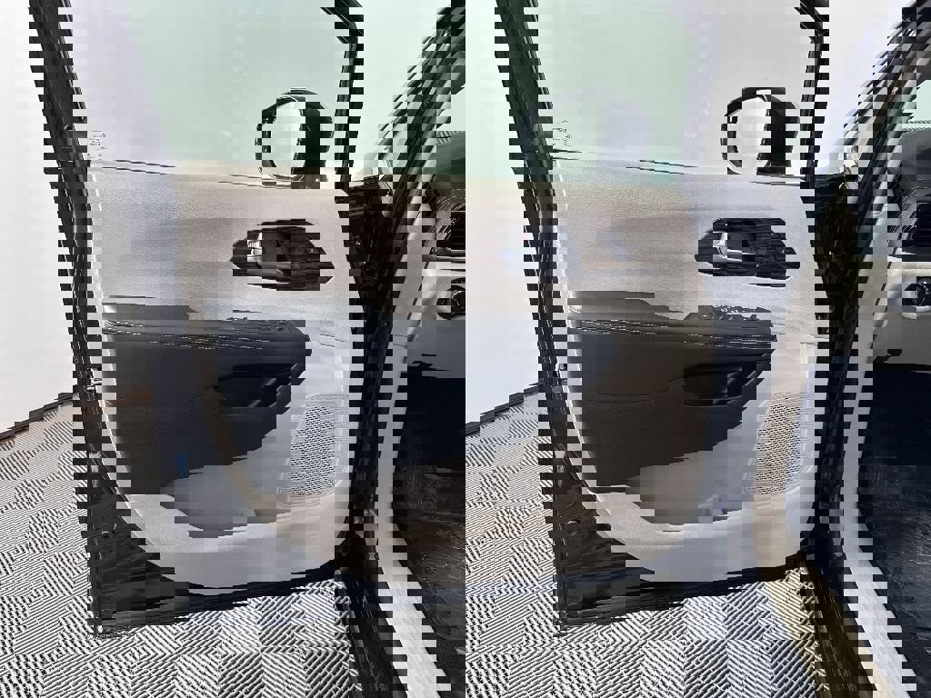 Used 2023 Chrysler Pacifica Limited image 38