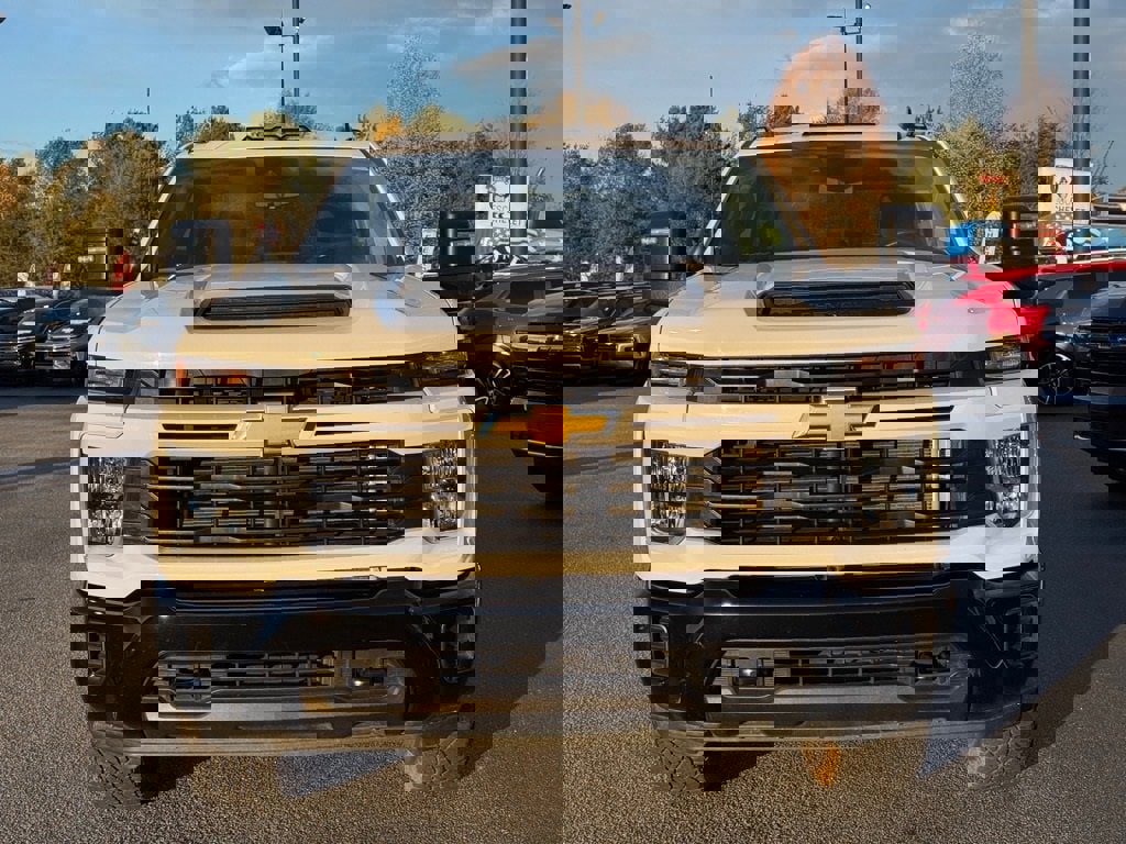 Used 2025 Chevrolet Silverado 2500 Custom w/ Custom Convenience Package image 8