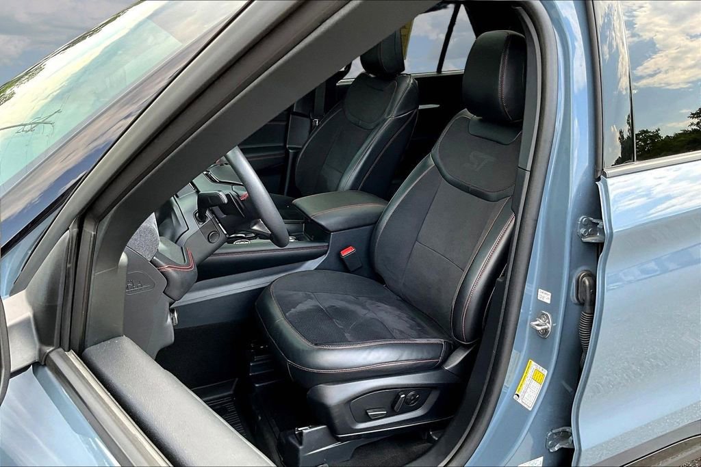 Used 2025 Ford Explorer ST AWD/4WD image 23